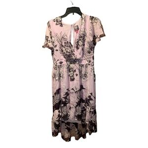 Vince Camuto Short Sleeve Chiffon Flutter Dress size 8. NWT FLAWED